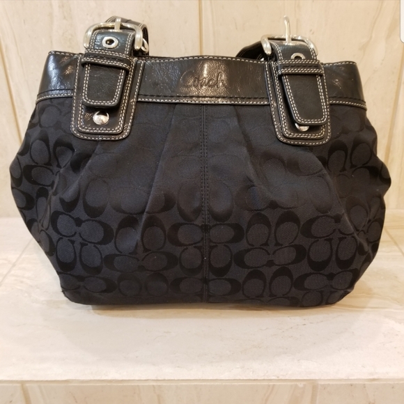 *Host Pick!!  Authentic Coach Hobo Bag* - Picture 2 of 11